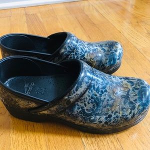 Dansko blue floral pattern